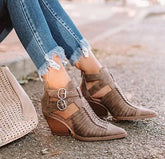 Botas con correa estilo cruz romana